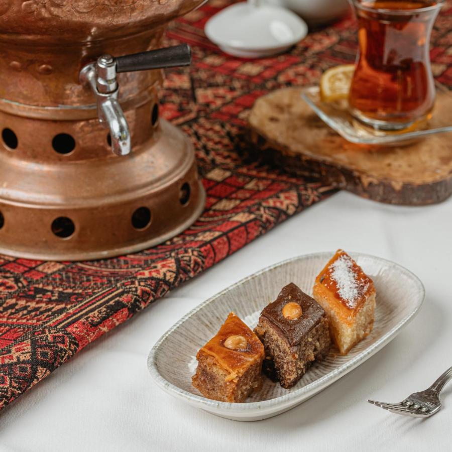 Sultan Makan Cuxuryurd Luaran gambar