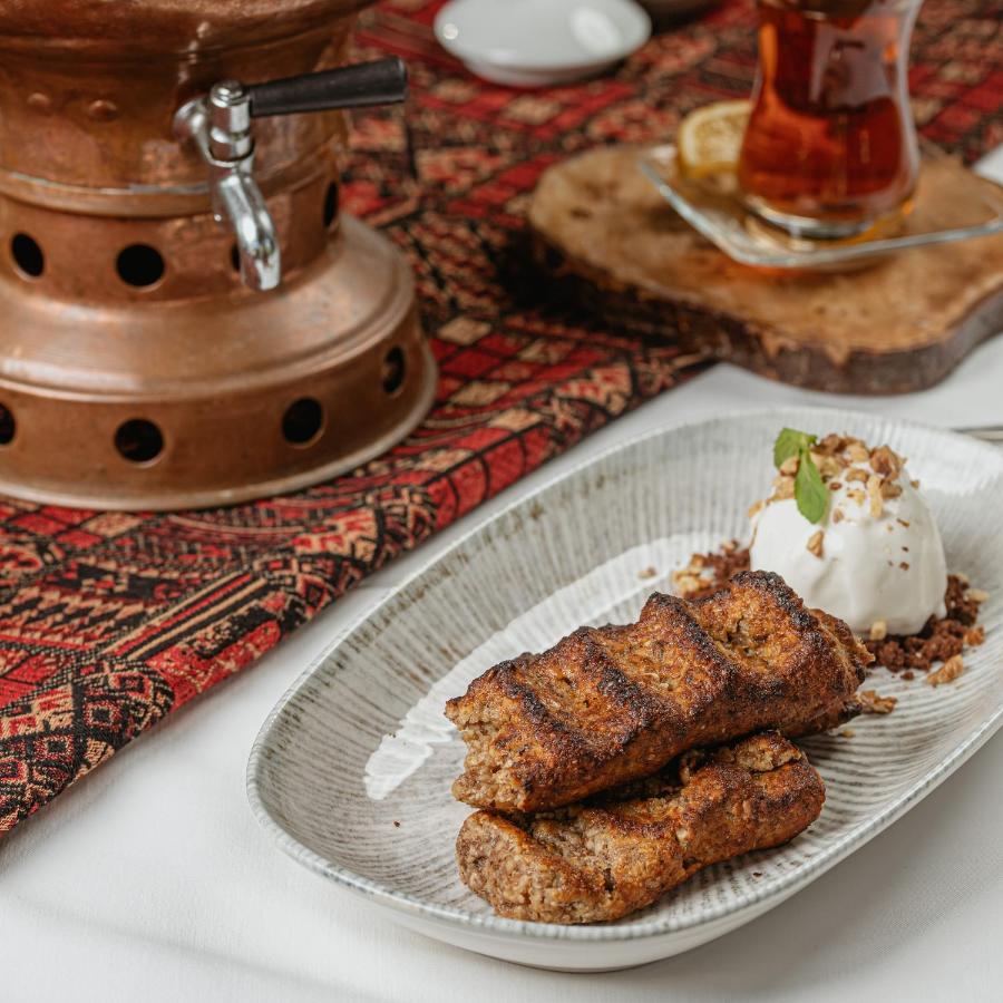 Sultan Makan Cuxuryurd Luaran gambar